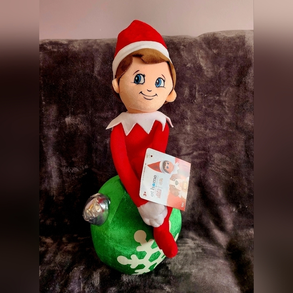 NWT original Elf on the Shelf Scout boy on Ornament Greeter Christmas decor